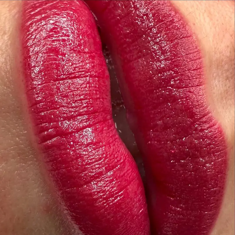 Labbra tatuate, trucco permanente
